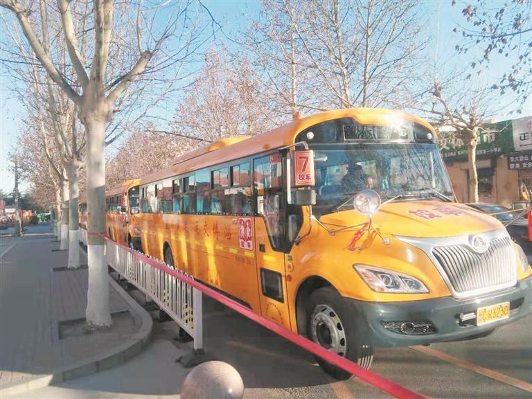 淄博高新區(qū)民生實事“一路綠燈”2000余名學(xué)生坐上免費校車 淄博高新區(qū)民生實事“一路綠燈”2000余名學(xué)生坐上免費校車