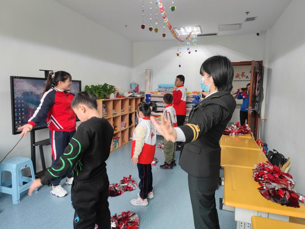 陪伴殘疾孩子，青島城運(yùn)控股溫馨校車公司開展以“守護(hù)溫暖、傳遞關(guān)愛”為主題的暖冬系列活動(dòng)