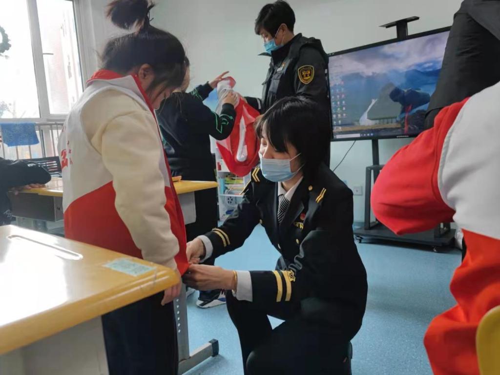 陪伴殘疾孩子，青島城運(yùn)控股溫馨校車公司開展以“守護(hù)溫暖、傳遞關(guān)愛”為主題的暖冬系列活動(dòng)