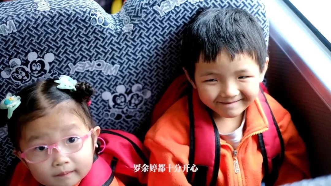 四川廣安引進(jìn)46輛校車“解決農(nóng)村幼兒入園乘車難”問題 四川廣安引進(jìn)46輛校車“解決農(nóng)村幼兒入園乘車難”問題