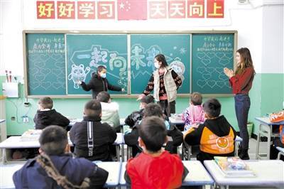 跨越500里 一輛校車的春天之旅 跨越500里 一輛校車的春天之旅