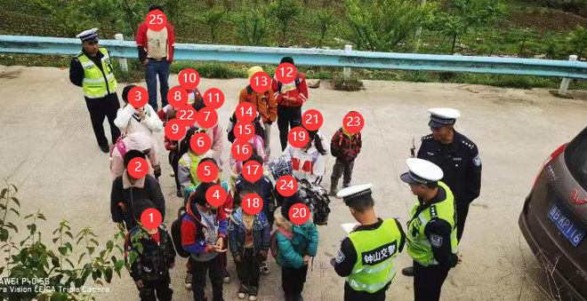 “黑校車”嚴(yán)重超員，2人被判刑！