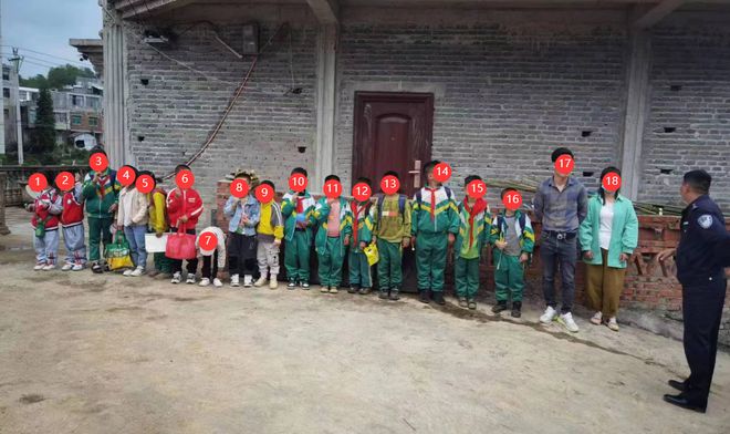 “黑校車”嚴(yán)重超員，2人被判刑！