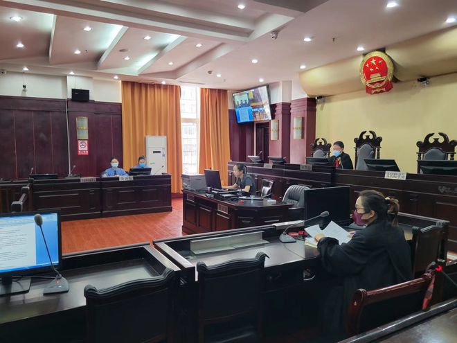 “黑校車”嚴(yán)重超員，2人被判刑！