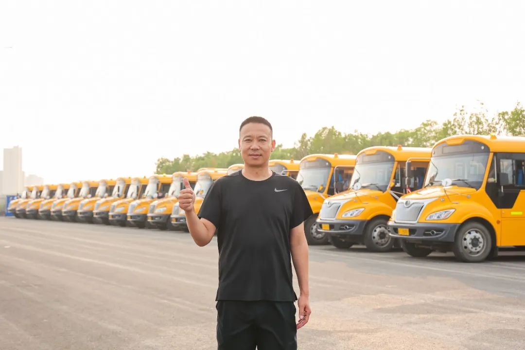 黃驊校車:把公益做成事業(yè) 黃驊校車:把公益做成事業(yè)