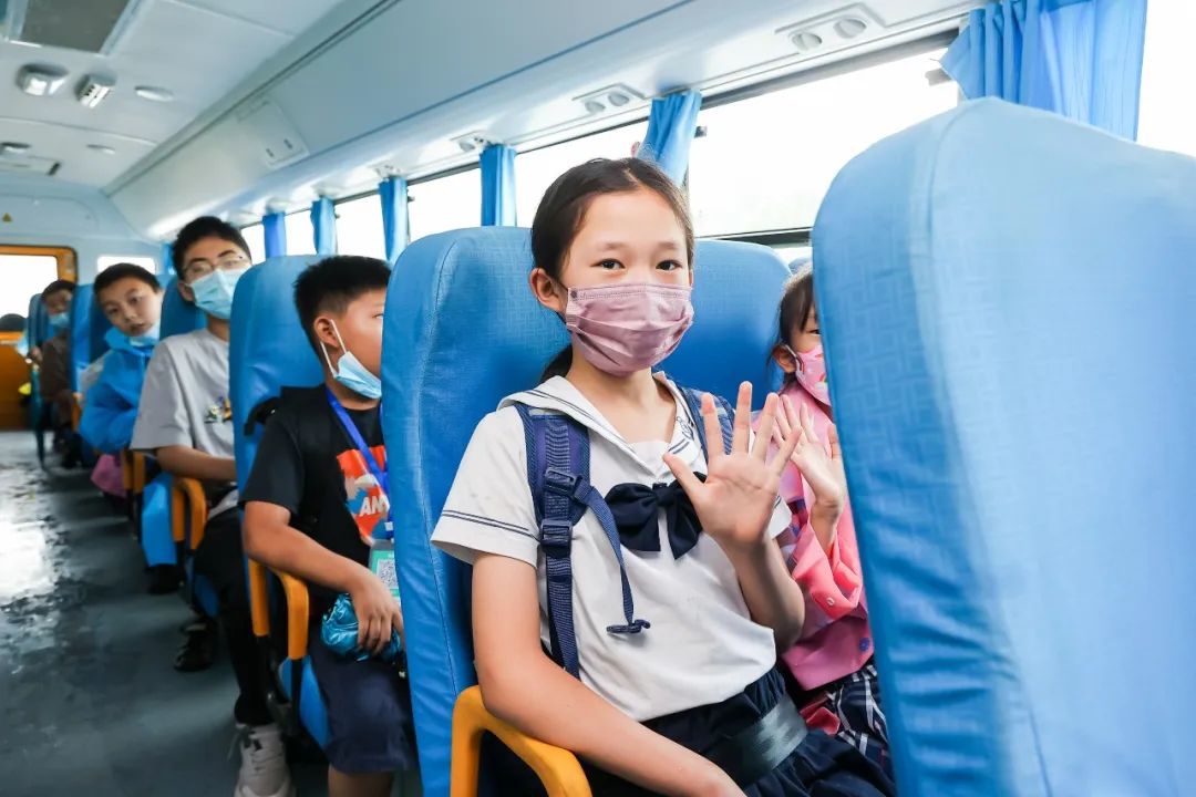 黃驊校車:把公益做成事業(yè) 黃驊校車:把公益做成事業(yè)