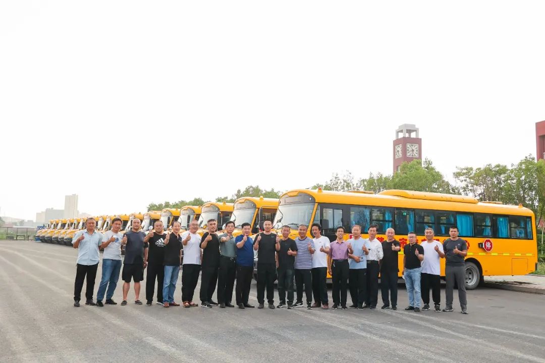 黃驊校車:把公益做成事業(yè) 黃驊校車:把公益做成事業(yè)