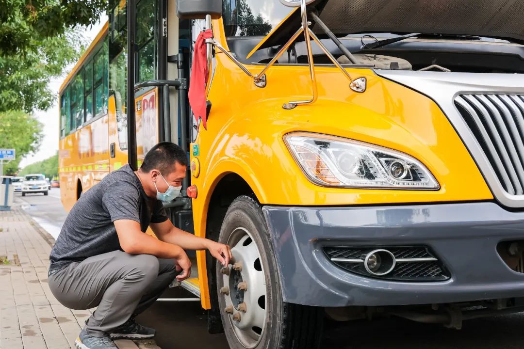 黃驊校車:把公益做成事業(yè) 黃驊校車:把公益做成事業(yè)
