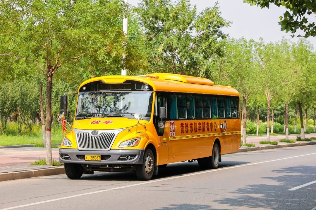 黃驊校車:把公益做成事業(yè) 黃驊校車:把公益做成事業(yè)