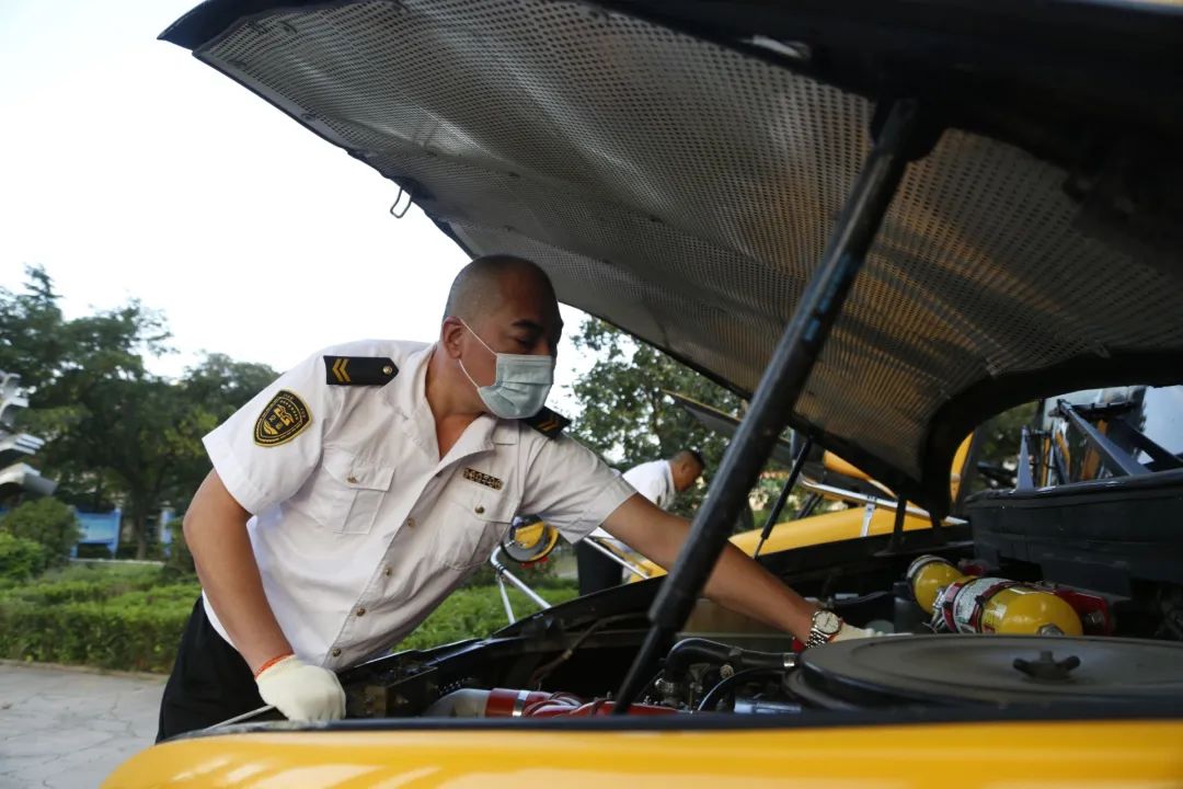 新學(xué)期 新起點(diǎn) 新征程 | 開(kāi)學(xué)首日 溫馨校車(chē)平安護(hù)送十余萬(wàn)島城學(xué)子準(zhǔn)點(diǎn)抵達(dá)學(xué)校 圖片