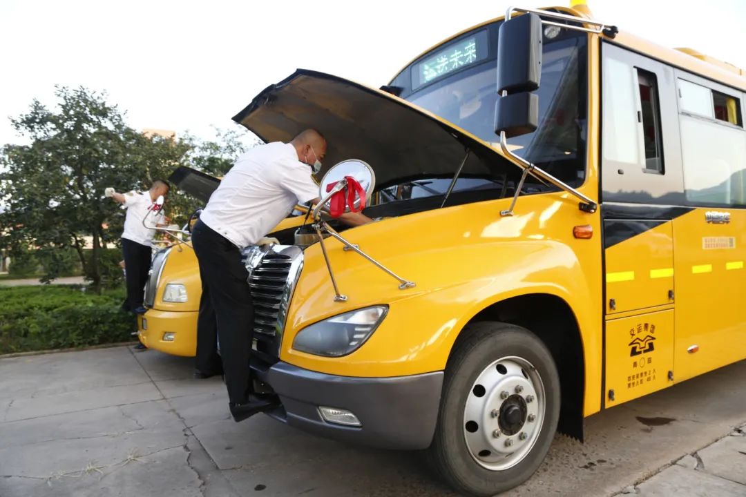 新學(xué)期 新起點(diǎn) 新征程 | 開(kāi)學(xué)首日 溫馨校車(chē)平安護(hù)送十余萬(wàn)島城學(xué)子準(zhǔn)點(diǎn)抵達(dá)學(xué)校 圖片