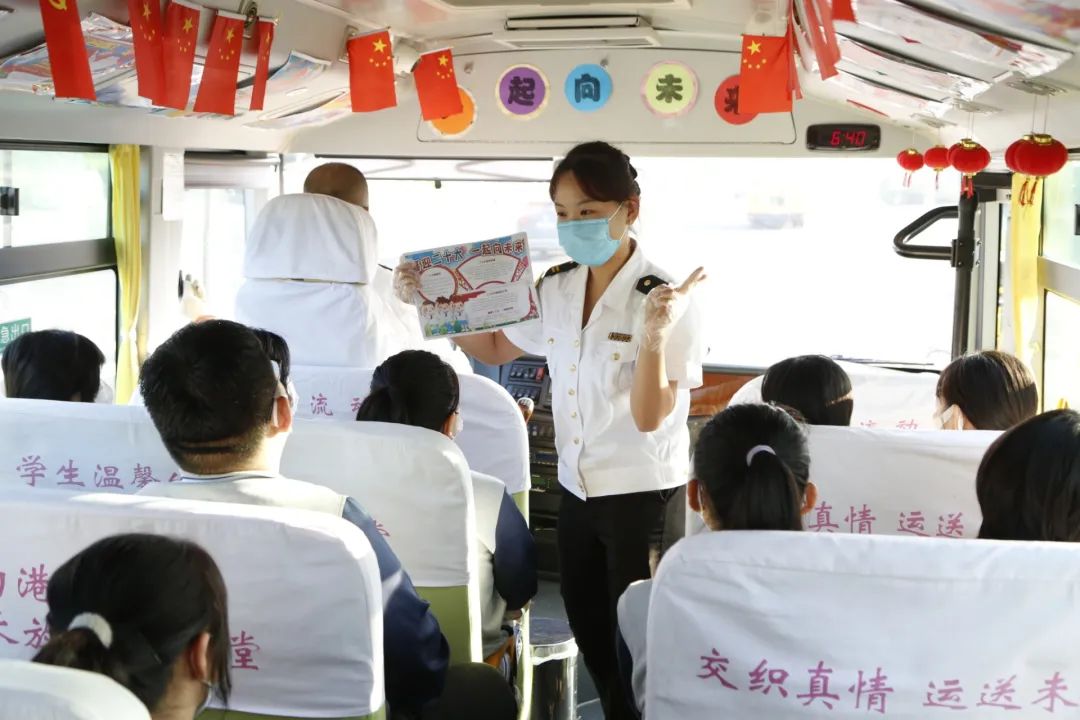 新學(xué)期 新起點(diǎn) 新征程 | 開(kāi)學(xué)首日 溫馨校車(chē)平安護(hù)送十余萬(wàn)島城學(xué)子準(zhǔn)點(diǎn)抵達(dá)學(xué)校 圖片