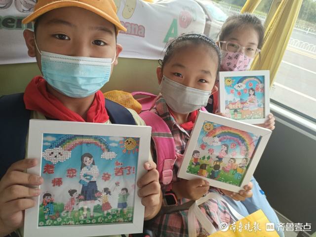 “大鼻子”校車?yán)飸c雙節(jié)