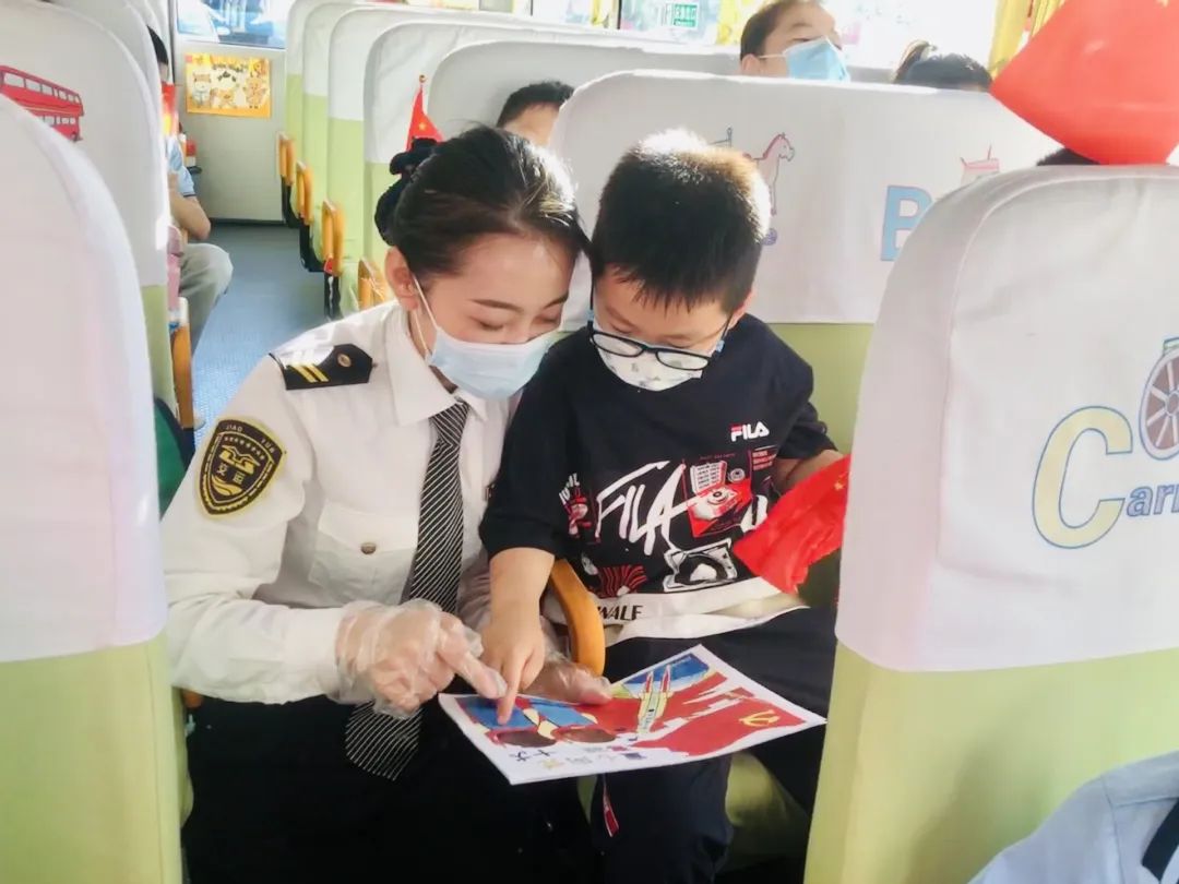 喜迎二十大 筑夢向未來 | 城運(yùn)控股集團(tuán)交運(yùn)溫馨校車公司開展“校車上的思政課”