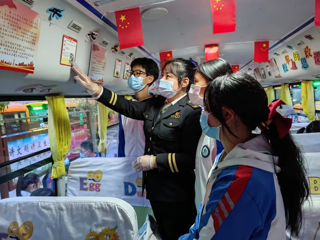 喜迎二十大 筑夢向未來 | 城運(yùn)控股集團(tuán)交運(yùn)溫馨校車公司開展“校車上的思政課”