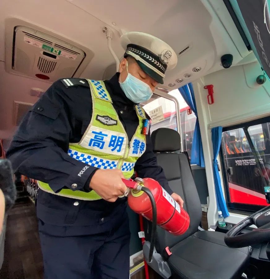 開學(xué)在即，校車也來做“體檢”！