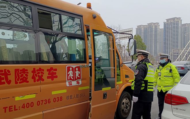 常德交警：開(kāi)展校車安全檢查 筑牢護(hù)學(xué)平安路