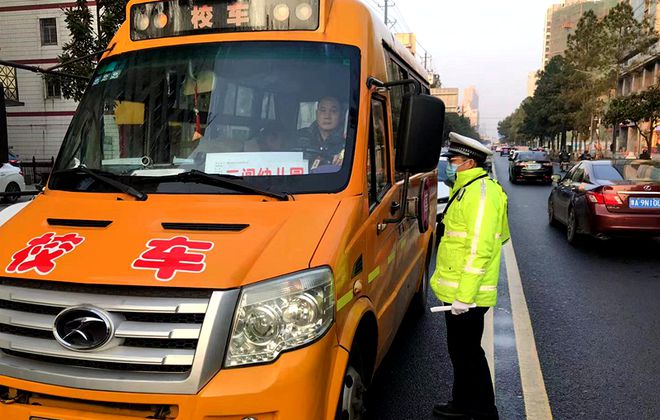 常德交警：開(kāi)展校車安全檢查 筑牢護(hù)學(xué)平安路