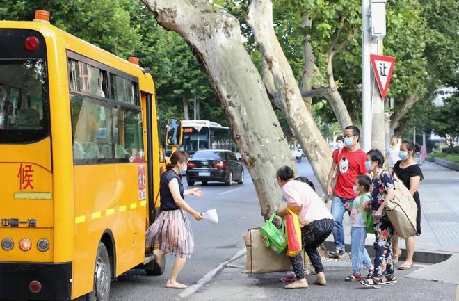 孩子下校車后發(fā)生意外誰來負(fù)責(zé)？