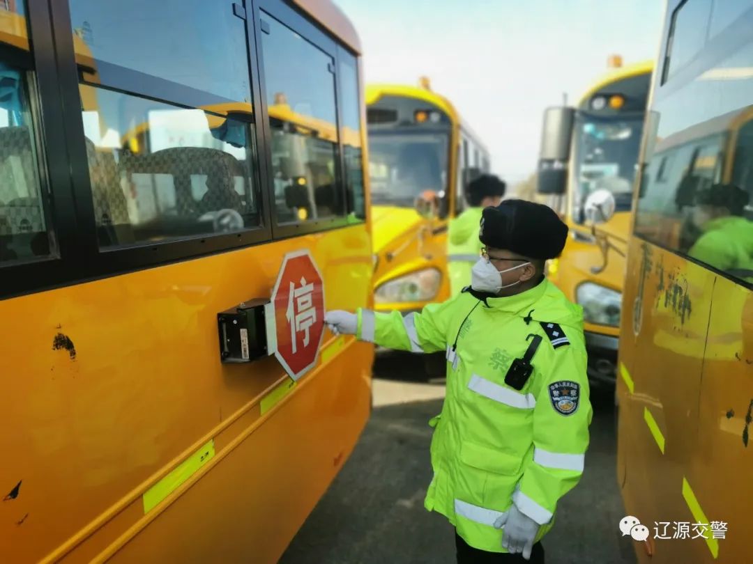 春季守護(hù)行動(dòng)丨遼源交警開(kāi)展校車安全隱患檢查/ 春季守護(hù)行動(dòng)丨遼源交警開(kāi)展校車安全隱患檢查