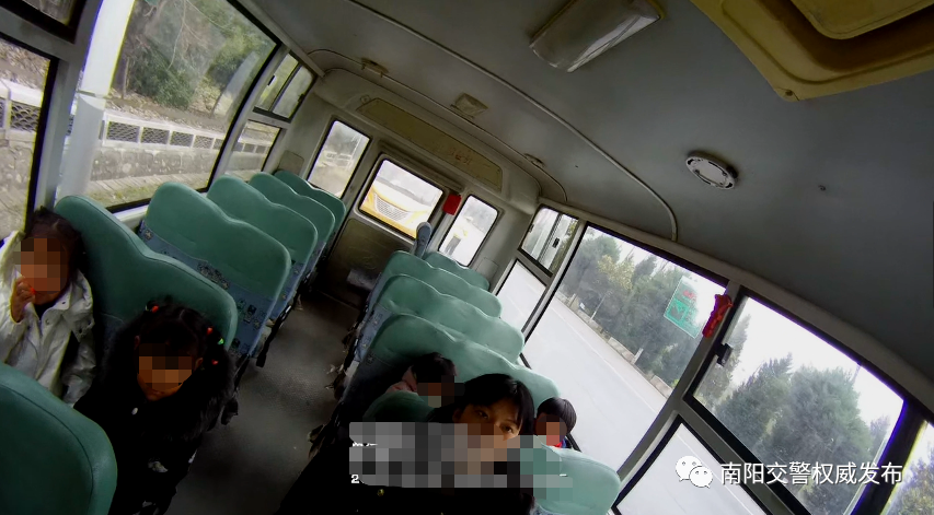 【文明交通·違法曝光】不合規(guī)校車，坐不得！