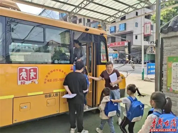 連續(xù)五年“零事故” 安化縣多措并舉守護校車安全“生命線”