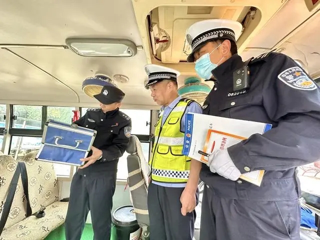 應(yīng)城楊嶺學(xué)區(qū)強(qiáng)化校車管理繃緊師生“安全線”