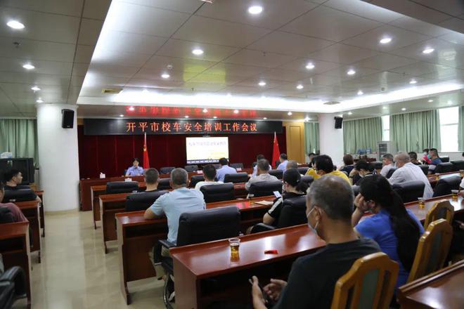 校車也“路怒”？開平交警及時出手