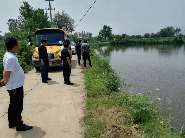 鐘祥:體驗(yàn)式排查校車運(yùn)營(yíng)線路安全隱患 鐘祥:體驗(yàn)式排查校車運(yùn)營(yíng)線路安全隱患