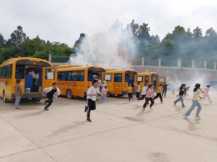 桐城市呂亭教育集團校：強化校車安全管理，跑出民生平安加速度