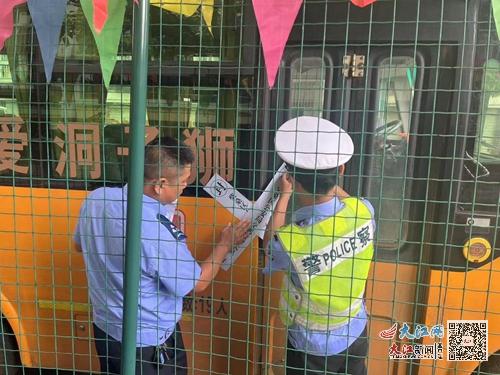 柴桑公安交警統(tǒng)一封存暑假停運(yùn)校車