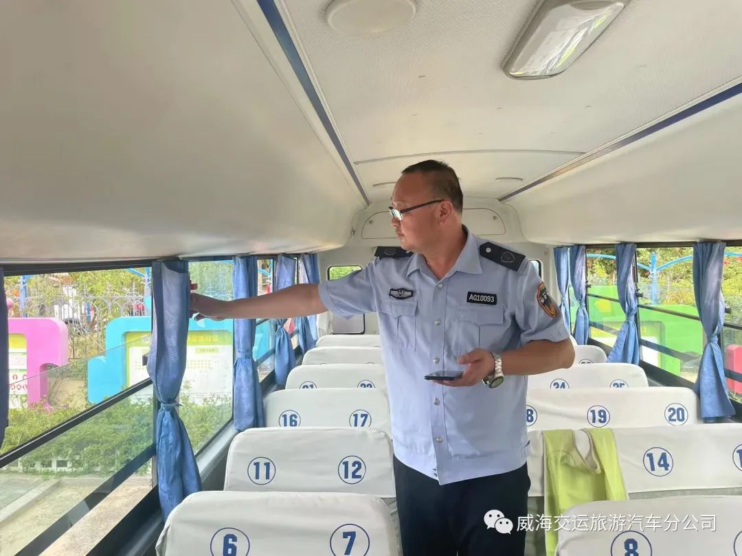 不懼“烤”驗 校車安檢“真燃” 圖片