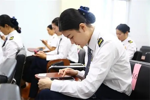 賽技能 提服務(wù)！2000余名校車隨車照管員同臺(tái)競(jìng)技