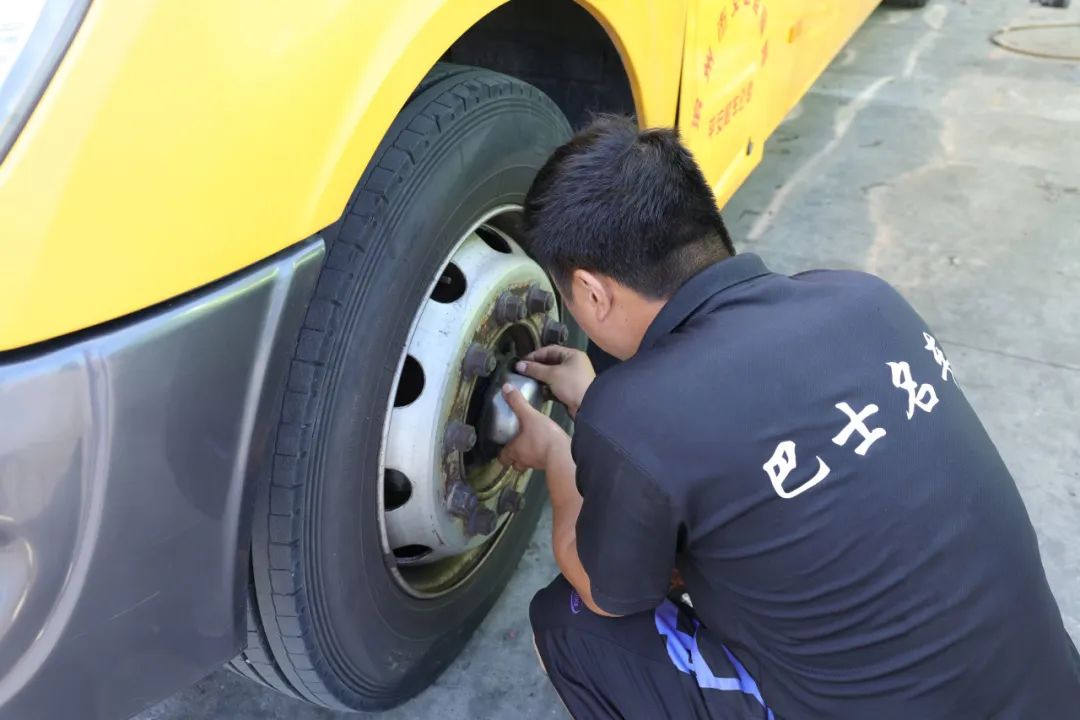 校車“大體檢” ，守護平安上學路