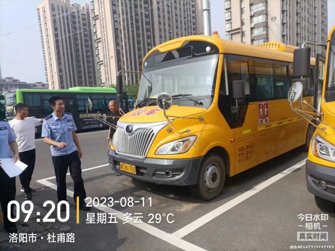 平安護(hù)夏丨抓源頭 除隱患 防事故 偃師交警開(kāi)展客貨校車(chē)大宣傳大檢查 圖片