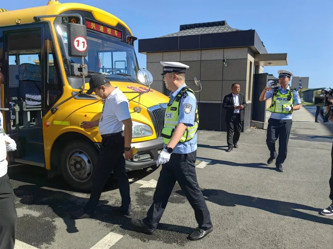 多方協(xié)同聯(lián)動(dòng) 守護(hù)校車安全——長春新區(qū)開展教育系統(tǒng)校車安全主題活動(dòng) 圖片