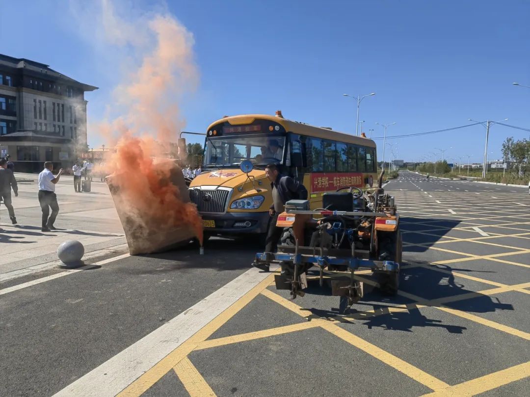 多方協(xié)同聯(lián)動(dòng) 守護(hù)校車安全——長春新區(qū)開展教育系統(tǒng)校車安全主題活動(dòng) 多方協(xié)同聯(lián)動(dòng) 守護(hù)校車安全——長春新區(qū)開展教育系統(tǒng)校車安全主題活動(dòng)