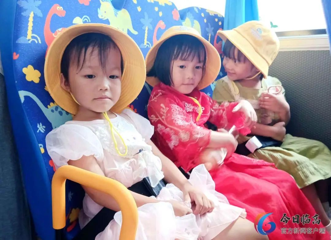 我為群眾辦實(shí)事 | 臨高:公辦幼兒園購(gòu)買校車服務(wù) 解決鎮(zhèn)村家長(zhǎng)接送難題 圖片