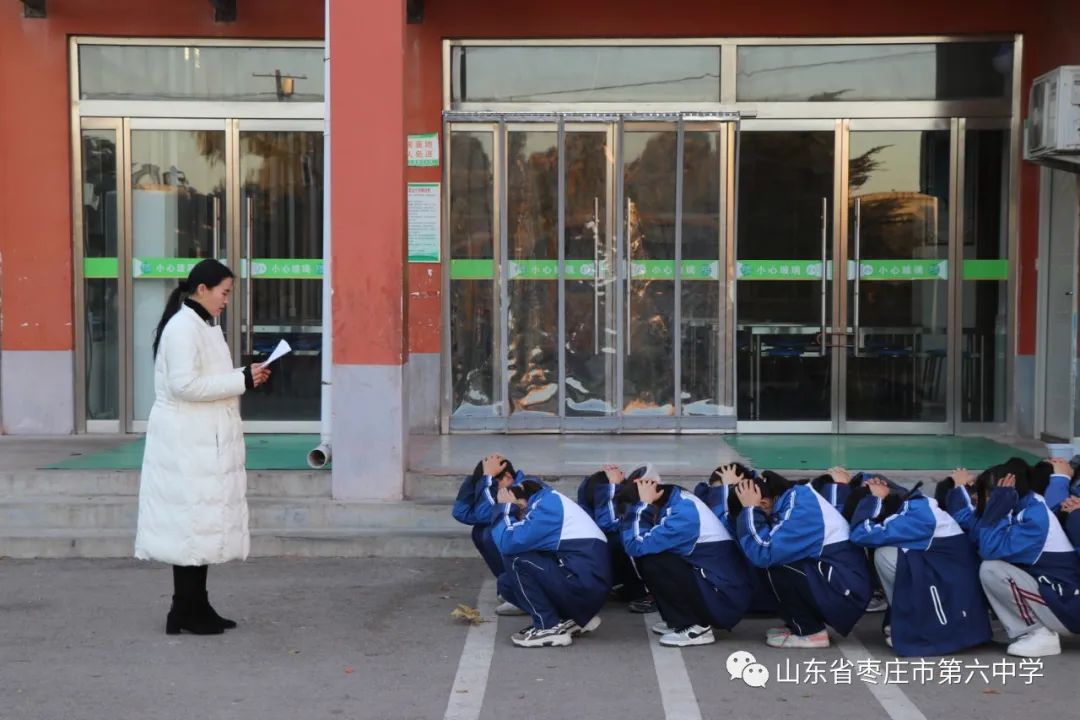 【全環(huán)境立德樹人】山東省棗莊市第六中學(xué)校車安全應(yīng)急演練活動(dòng)圓滿完成 圖片