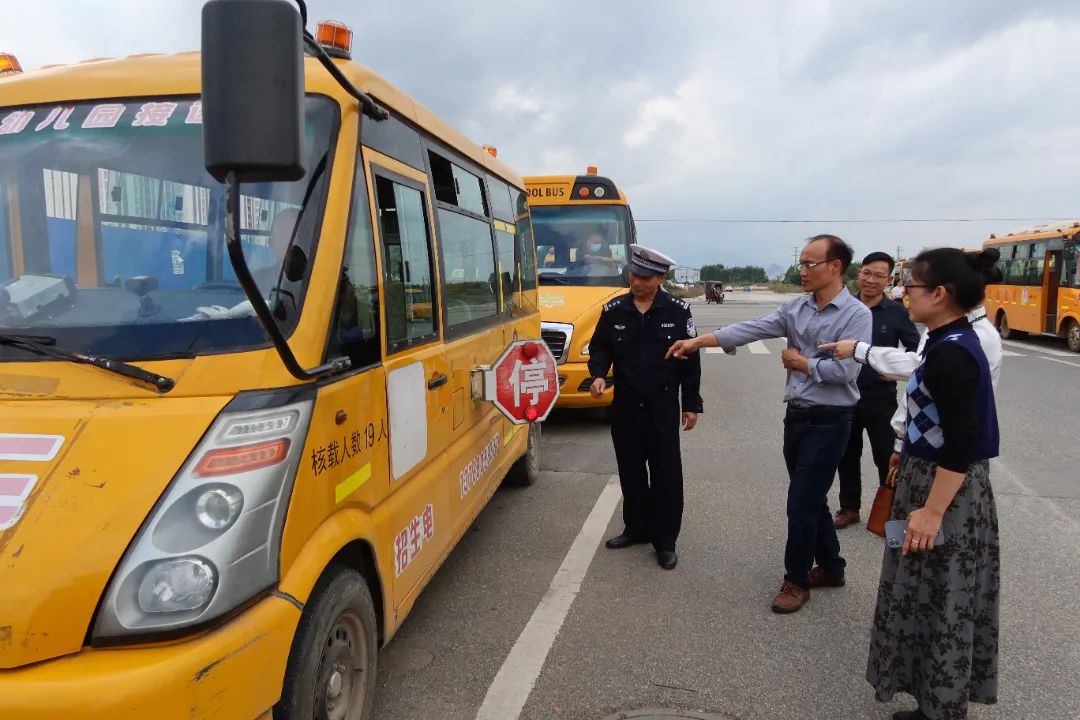 多部門聯(lián)合開展校車安全檢查 為學生筑牢安全防線 圖片