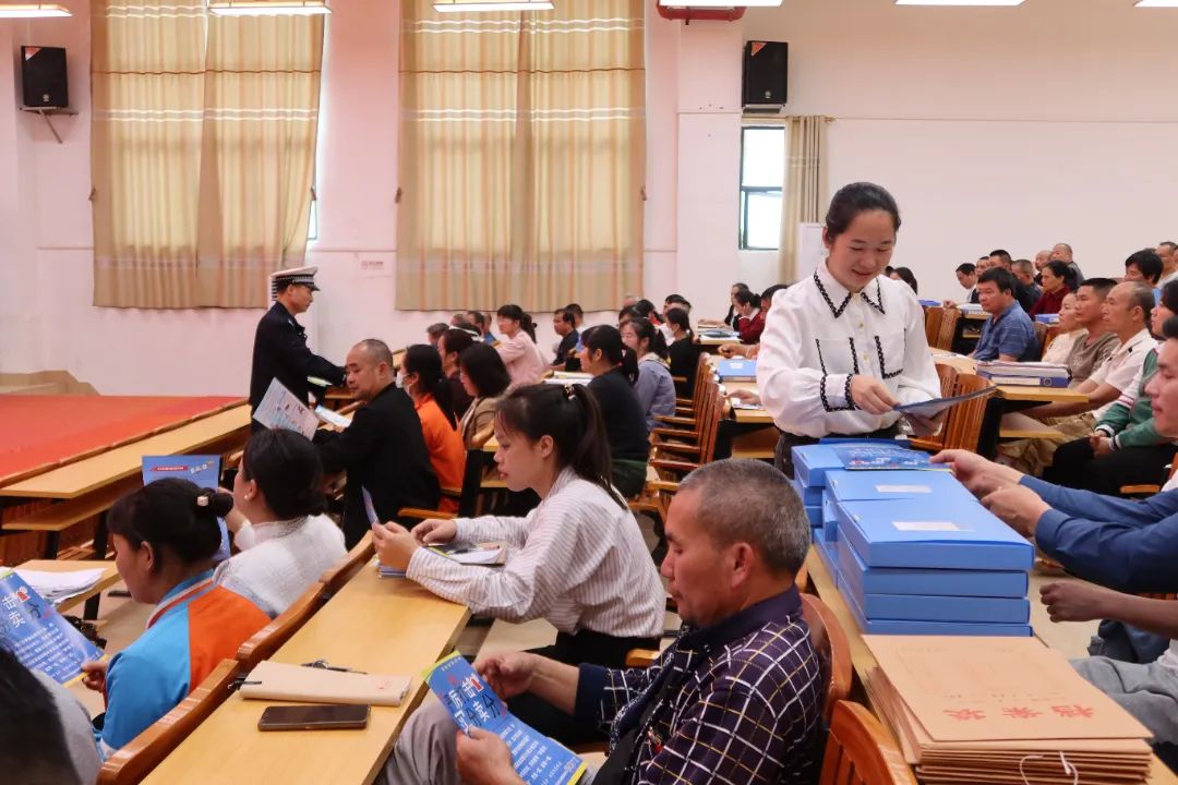 多部門聯(lián)合開展校車安全檢查 為學生筑牢安全防線 圖片