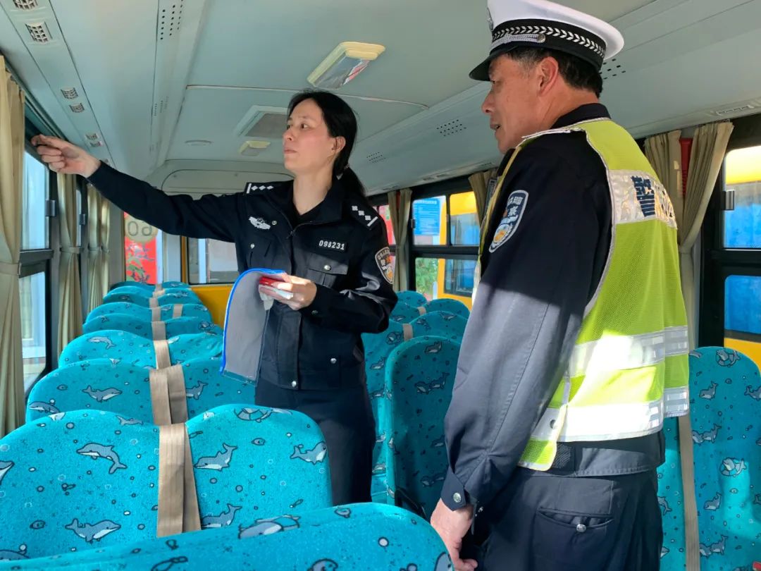 護航開學季 | 潮南交警開展校車安全檢查和校車司機安全宣傳教育 圖片