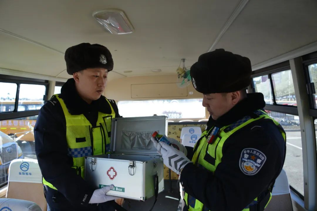 春季行動丨伊春交警開展“請進來 走出去”校車道路交通安全教育活動 圖片