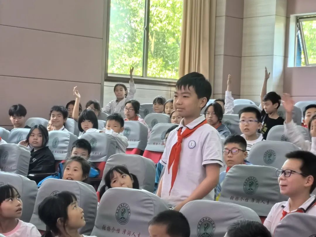 護航學生“出行路”——張澤中小學校開展校車應急疏散演練 護航學生“出行路”——張澤中小學校開展校車應急疏散演練