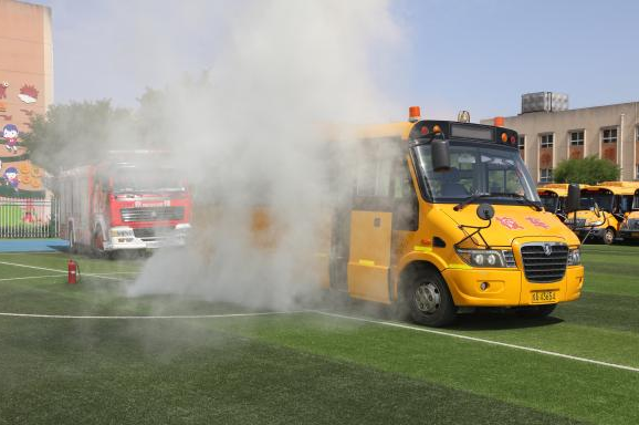 長安區(qū)舉辦2024年校車安全應急演練活動/ 長安區(qū)舉辦2024年校車安全應急演練活動