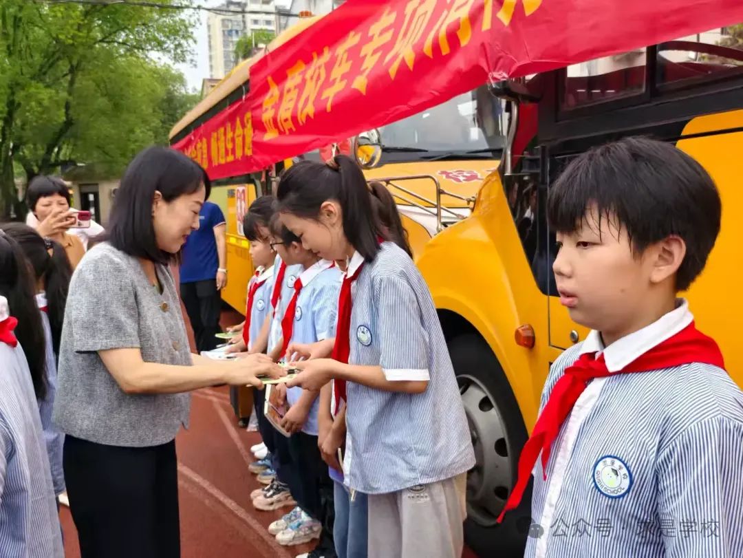 校車安全 警鐘長鳴 圖片