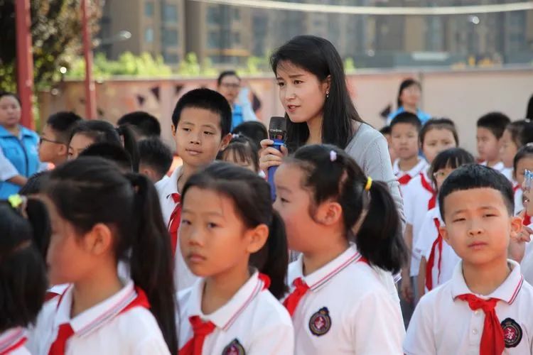 “校車應(yīng)急演練 筑牢安全防線” 校車安全應(yīng)急演練紀(jì)實 圖片