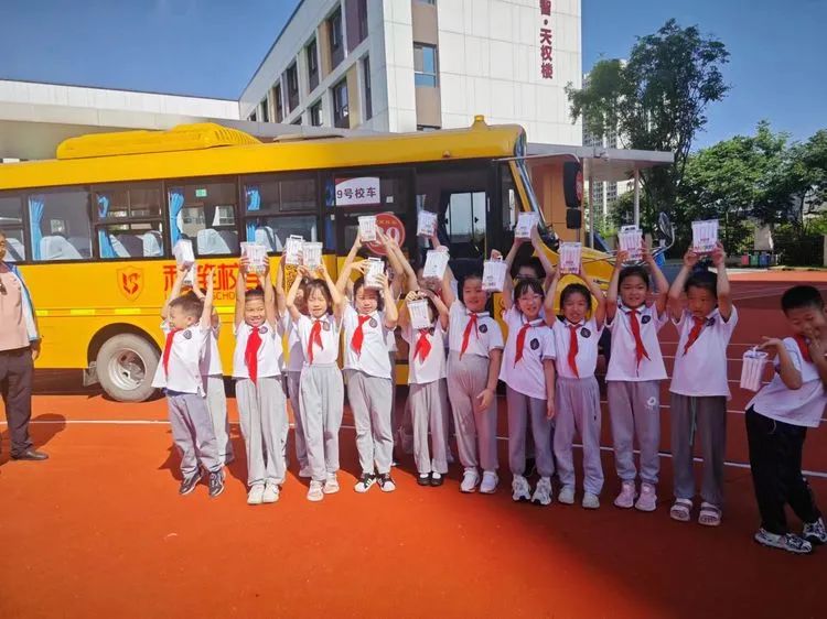 “校車應(yīng)急演練 筑牢安全防線” 校車安全應(yīng)急演練紀(jì)實 圖片