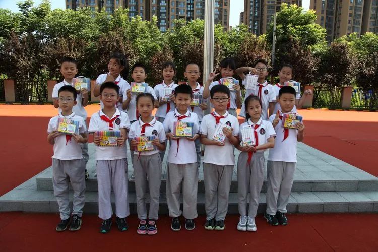 “校車應(yīng)急演練 筑牢安全防線” 校車安全應(yīng)急演練紀(jì)實 圖片