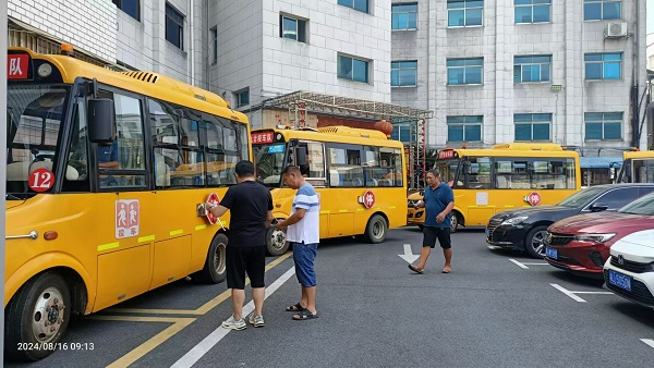 安鄉(xiāng):學前校車“大體檢” 守好平安上學路 圖片